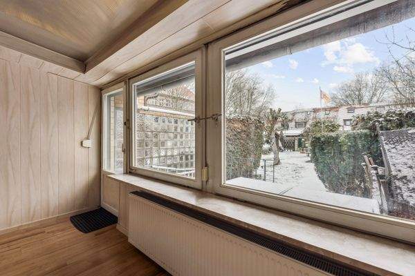 Wintergarten und Blick auf Terrasse