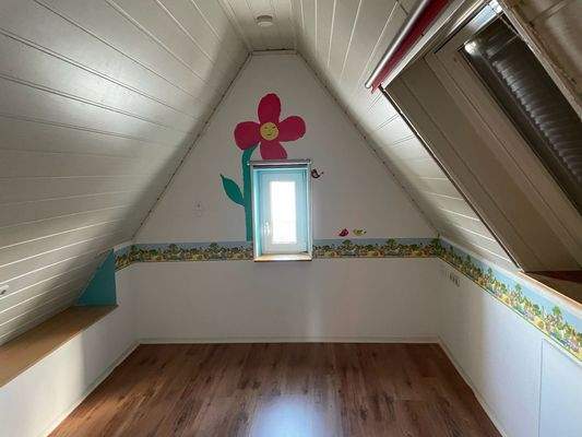 Dachbodenzimmer Bild 1.jpg