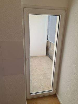 Tür zu kleinem Balkon