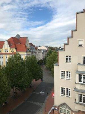 Blick vom Wohnzimmer ins Zentrum 