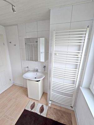 schickes Bad im Obergeschoss