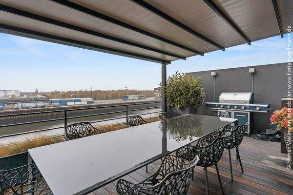 ... mit Überdachung ...