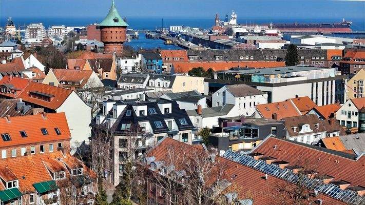 so nah zur Elbe und zum Hafen