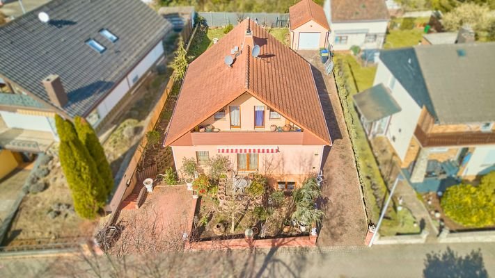 Frontansicht Haus mit Einliegerwohnung