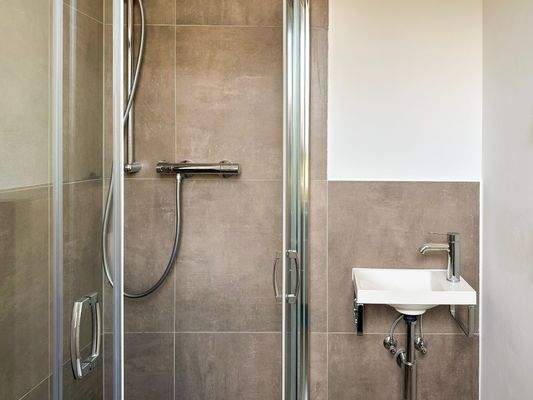 Gäste-Bad mit Dusche