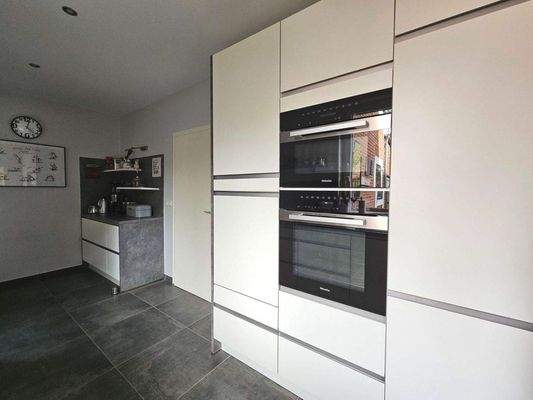Küche mit Einbauküche