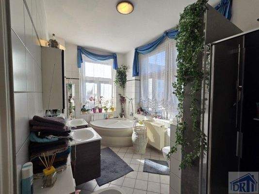 Dusche Wanne, Bidet - alles da