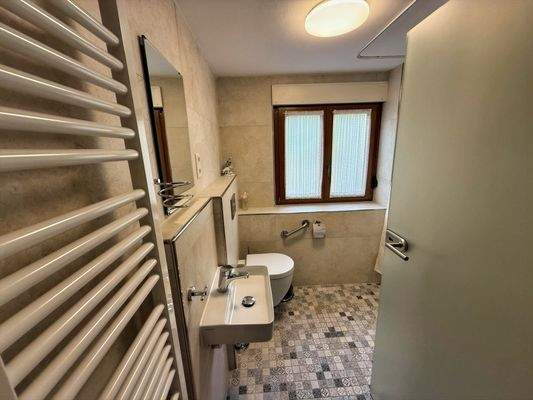 Badezimmer -  OG - 2023 saniert