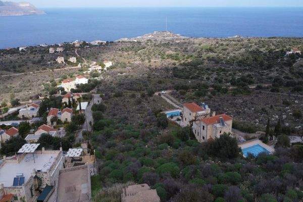 Kreta, Kokkino Chorio: Weitläufiges Gelände mit spektakulärem Meerblick zu verkaufen