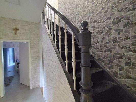 Treppenaufgang ins Obergeschoss