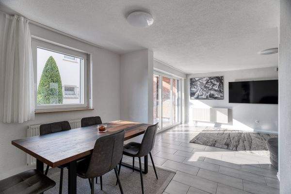 Blickachse vom Essbereich in den Wohnbereich im EG