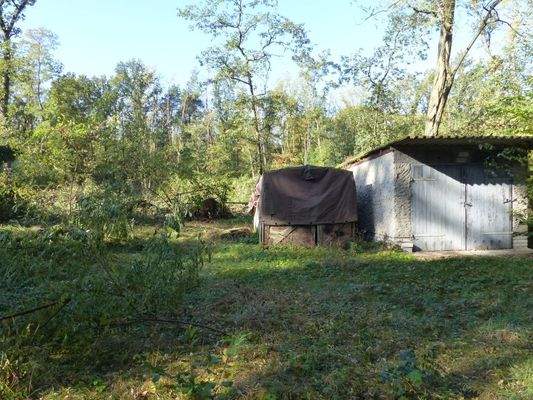 Garage und Unterstand