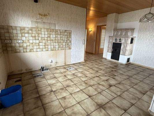 Wohnküche EG mit Kachelofen 