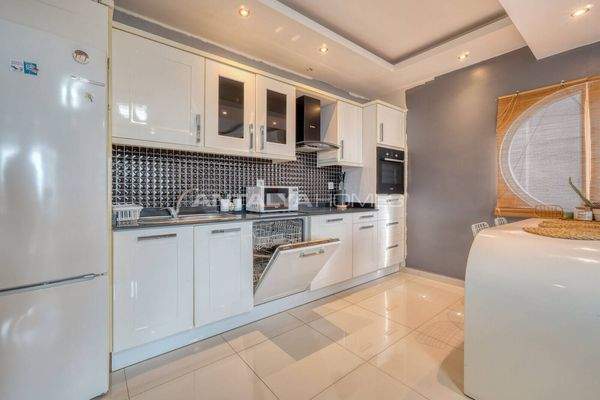 Elegant Furnished Property 200 M from the Sea in Alanya Kestel