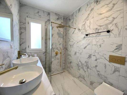 Wunderschön Renovierte Villa mit Meer- und Bergblick zum Verkauf in Xirosterni