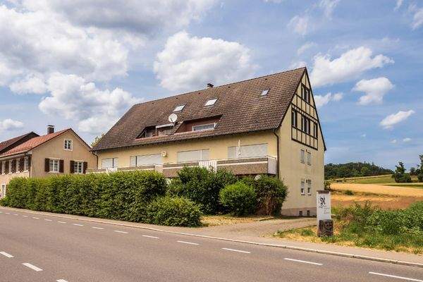 Zufahrt zum Gebäude