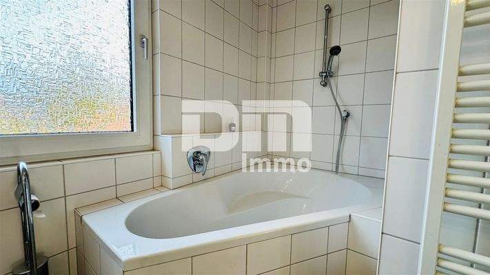 Badezimmer / Badewanne OG