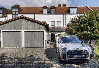 Garage Stellplatz und Eingang