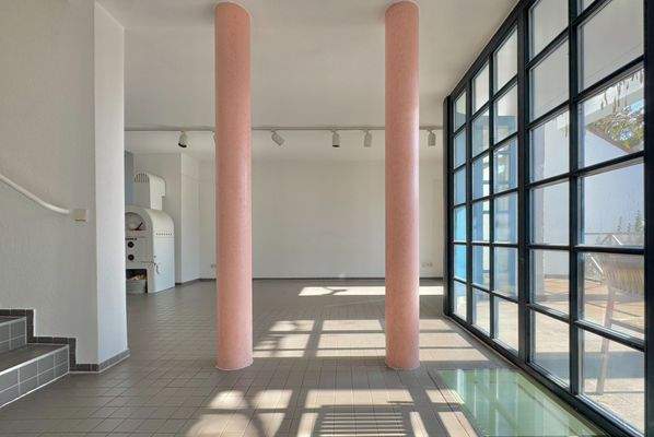 Lichtdurchflutetes Wohnzimmer