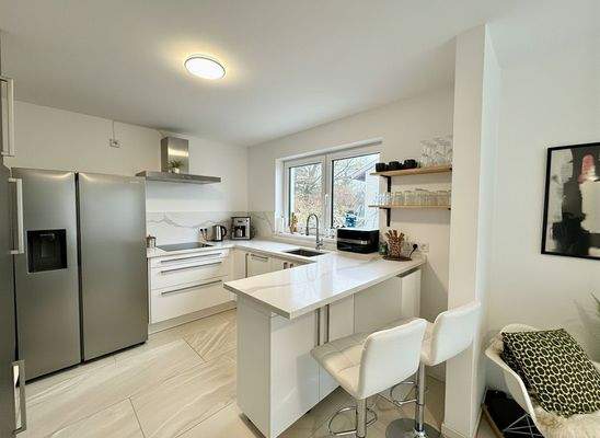 Küche mit Abstellraum