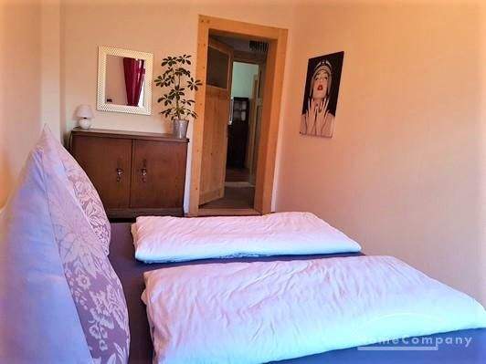 Schlafzimmer mit Doppelbett