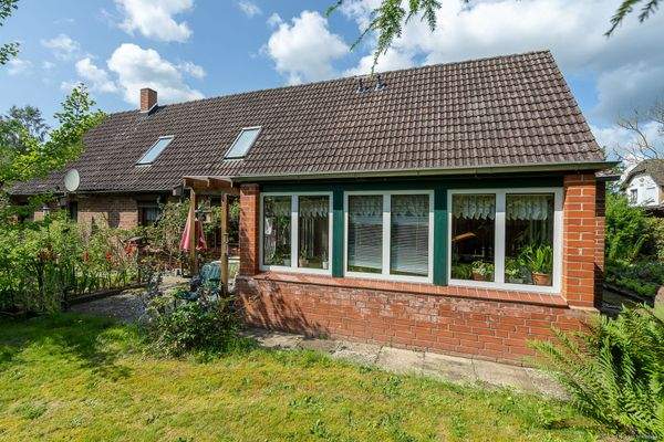 Blick auf das Wohnhaus, Veranda