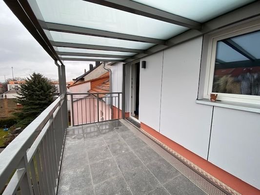 überdachter Balkon