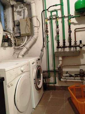 Platz für Waschmaschine und Trockner im Heizraum