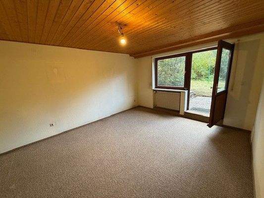 Zimmer mit Terrasse mit Souterrain.jpg