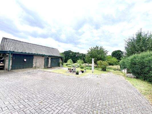 Grundstück mit Nebengelaß