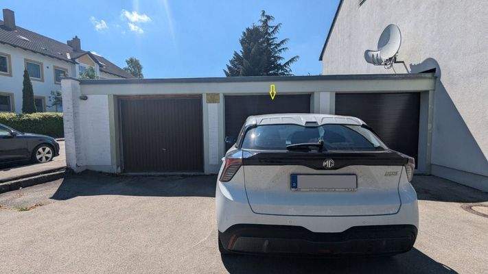 Garage und Stellplatz