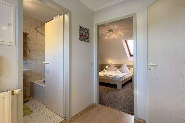 Diele mit Bad und Schlafen