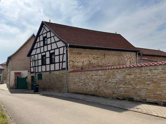 Ansicht Straße Nachbargebäude