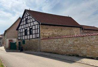 Ansicht Straße Nachbargebäude