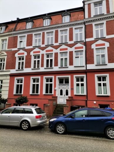 Großzügige und helle 2-Zimmer-Dachgeschoss-Wohnung in zentraler Lage von Schwerin zu vermieten !!