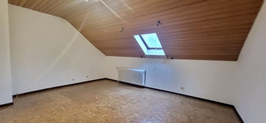 Viel Platz im Obergeschoss trotz Schrägen