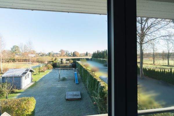 Ausblick aus dem Elternschafzimmer in den Garten