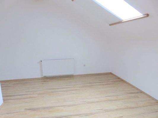 eines der Zimmer im OG