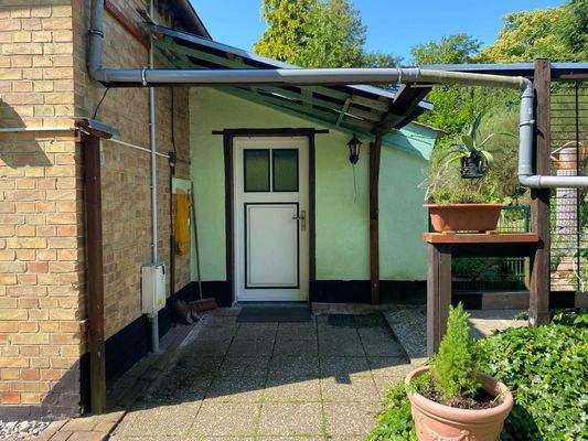 Anbau mit Seiteneingang