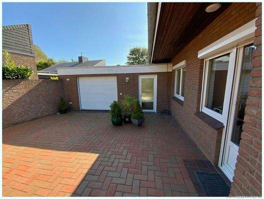 Ostterrasse u Garage