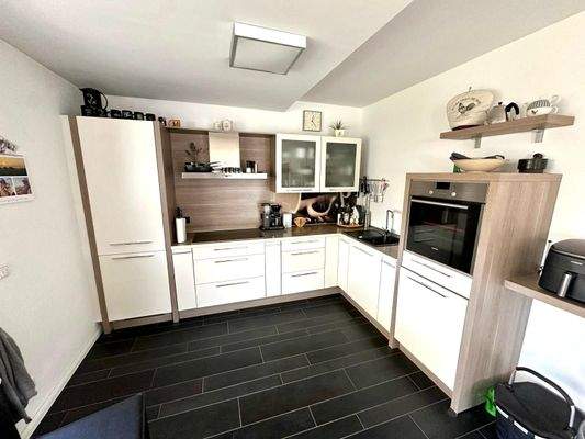 offene neuwertige Einbauküche