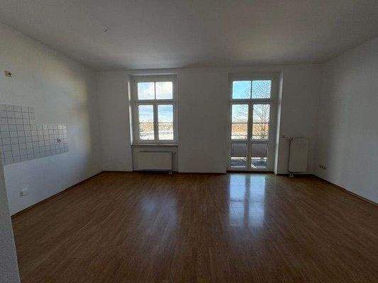 Wohnzimmer mit Küche.jpg