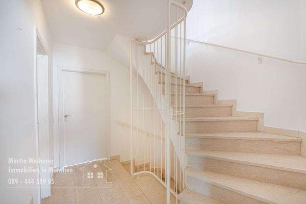 Treppe zum Dachgeschoss