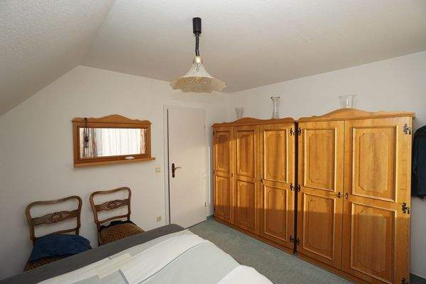 OG Schlafzimmer (4).jpg