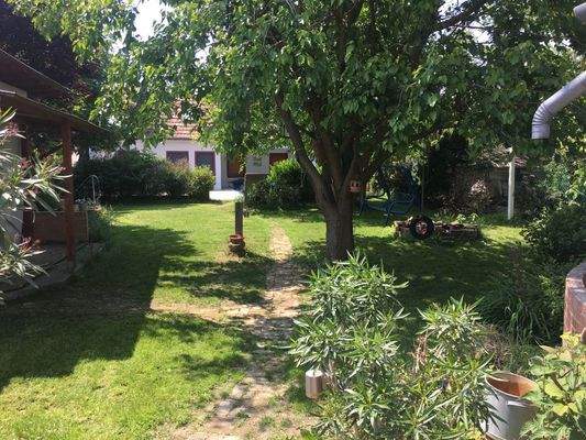 herrlich eingew. Garten