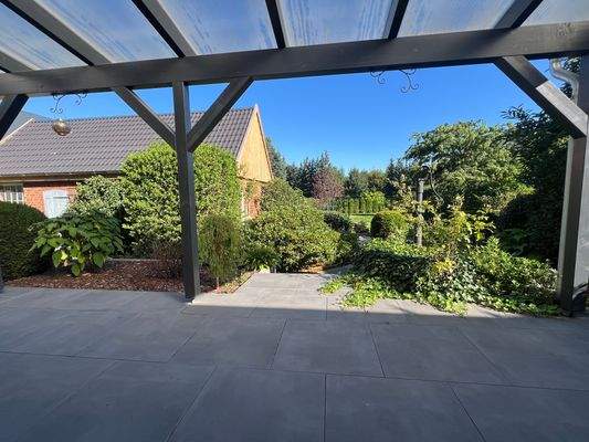 Terrasse mit Gartenzugang