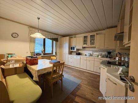 Küche mit EBK.