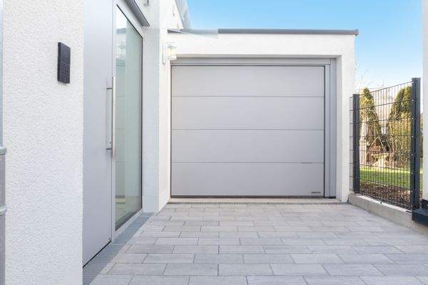 Große Garage inklusive