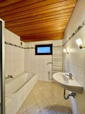 Badezimmer Gartengeschoss