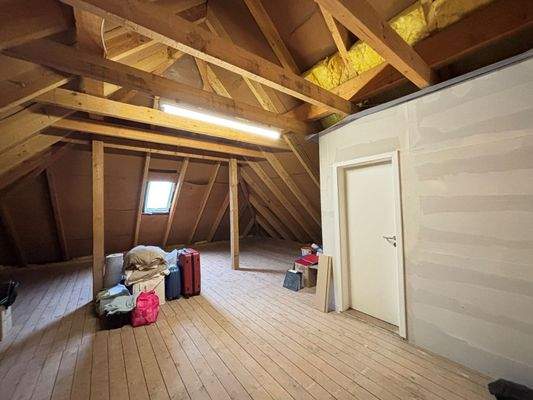 ausbaufähiger Dachboden.jpg
